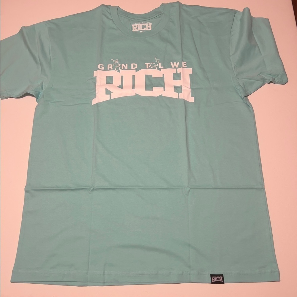 NWOT Men's "Grind Til We Rich" Aqua Blue Tee Size XL (G3)